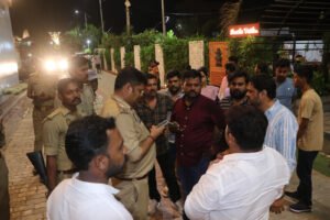 जन्मदिन मनाने आए परिवार की सांसद के रेस्टेरेंट में पिटाई